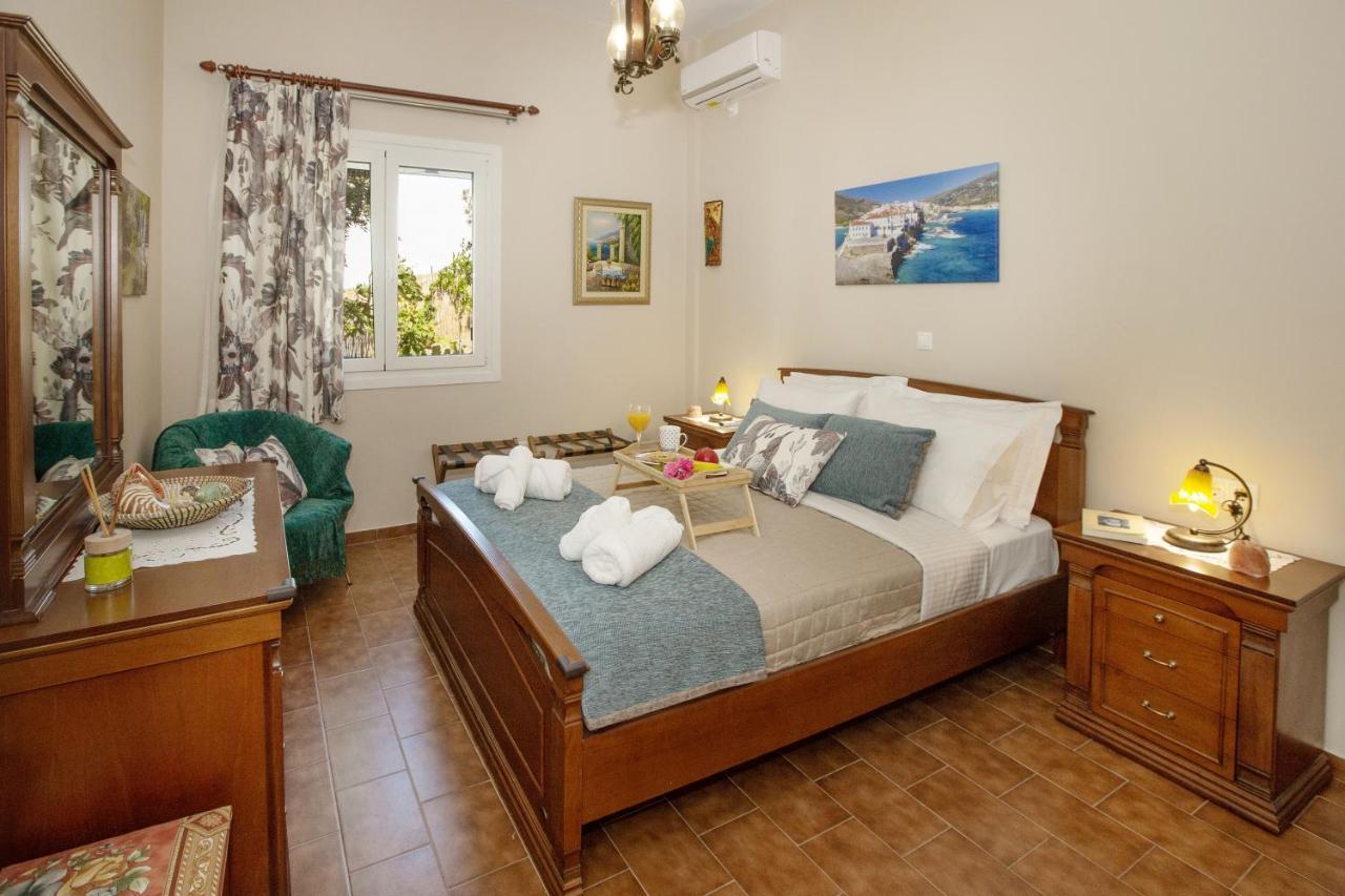 Ruby'S Summer House With Spacious Garden And Free Parking Gavrio Exterior foto