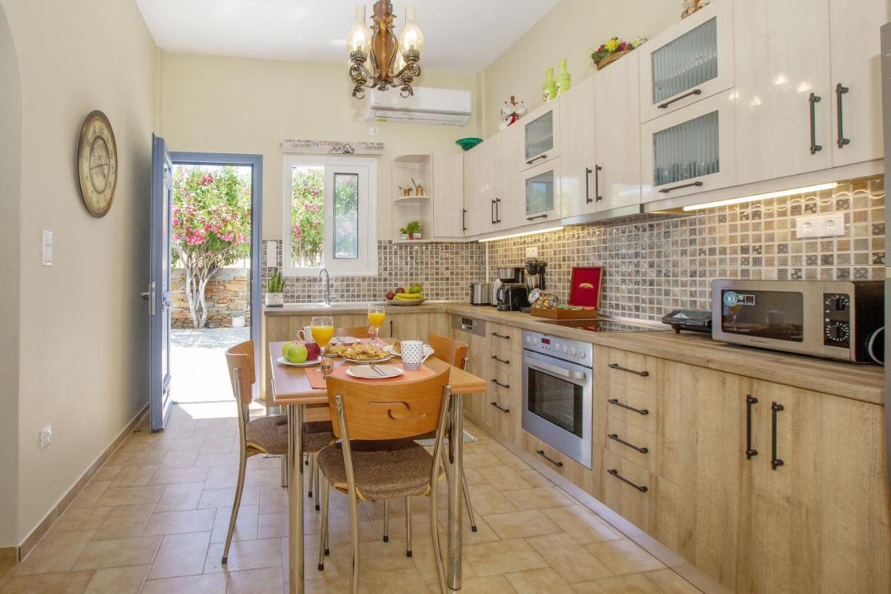 Ruby'S Summer House With Spacious Garden And Free Parking Gavrio Exterior foto